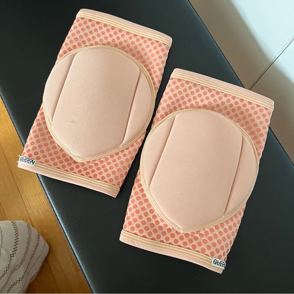 Queen Wear Nude Grippy Pole Dance Knee Pads - Picture 2 of 4